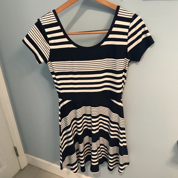 Derek Heart Dresses & Skirts - Very comfortable and cute striped dress size M